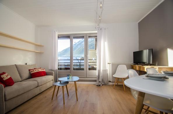 Plume Accommodation in Chamonix